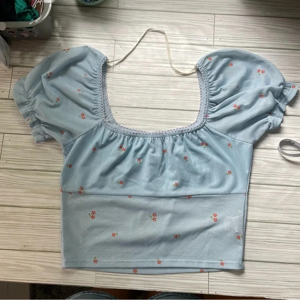 Forever21 light blue floral sheer puff sleeve crop tee women’s size medium